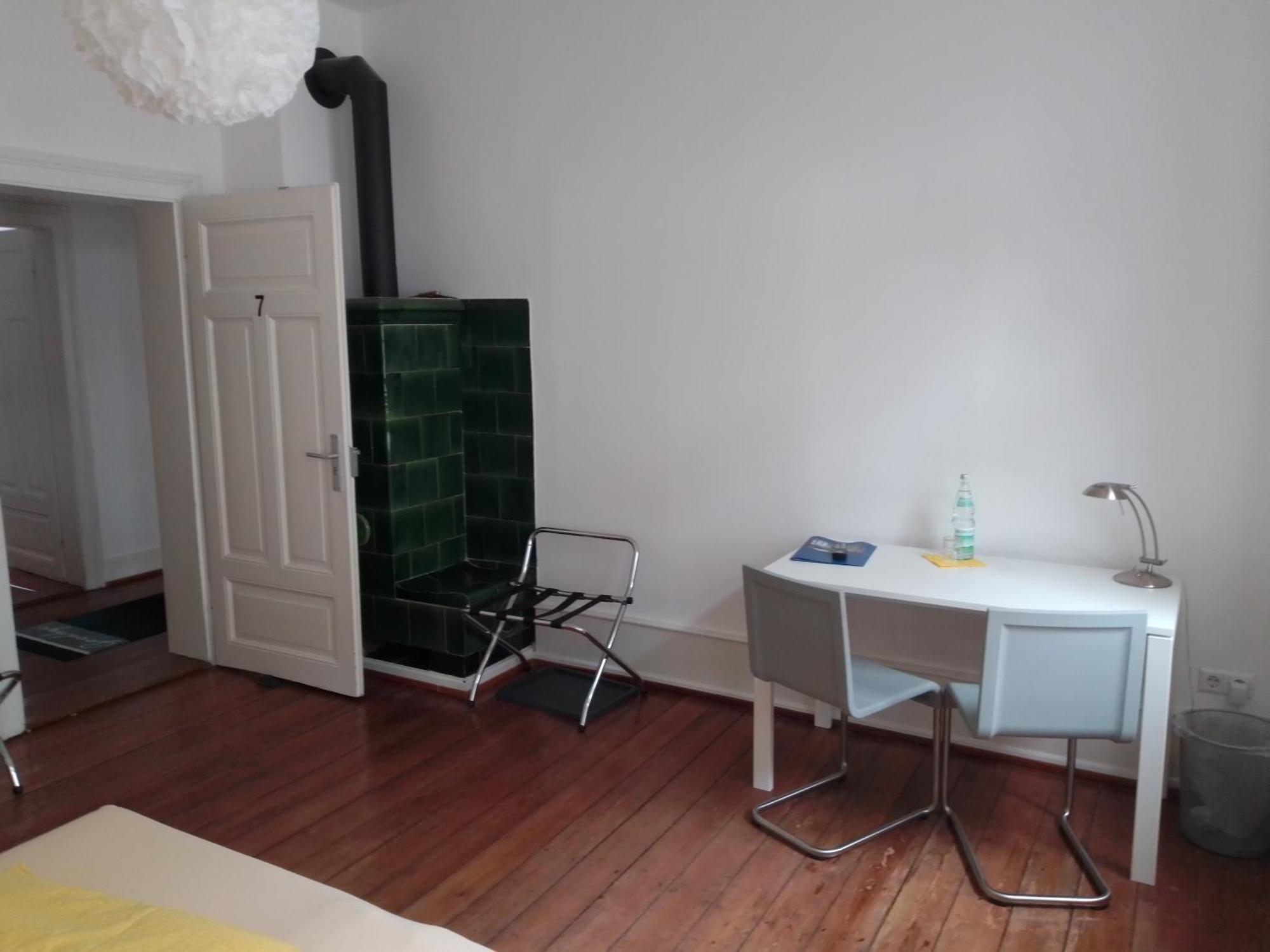 Pensionsieben Das Andere Hotel Леррах Номер фото